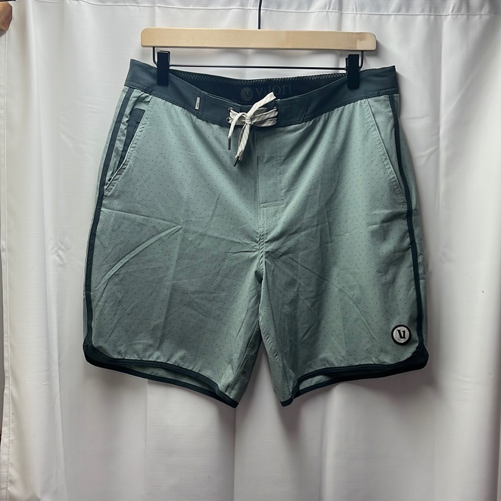 Vuori Men's Hybrid Shorts in Mint and Charcoal